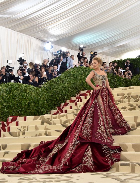 beautiful long gown ideas, celeb gowns, celebrity gowns, lostilista magazine
